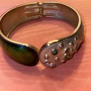 Green and Silver Women's Bracelet $9